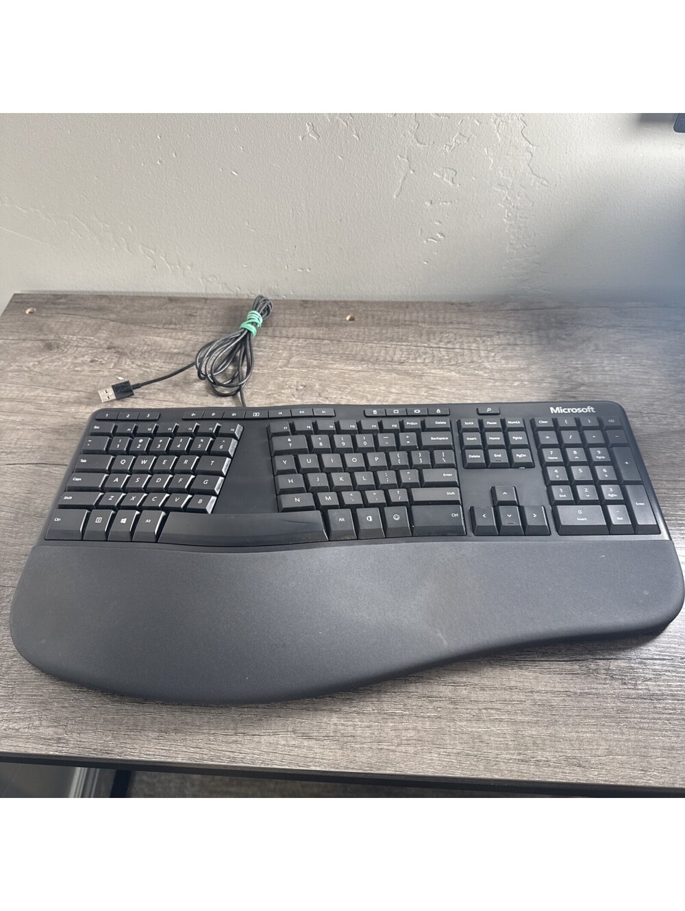 Microsoft Ergonomic Wired USB Keyboard 1878. Tested/Works in good condition